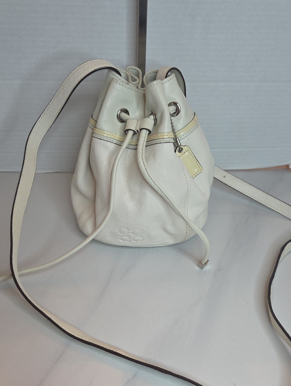 Vintage Coach White Leather Crossbody Bucket Bag - Style 45394